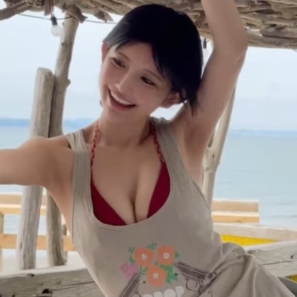 童顔&長身長のグラビアアイドルが「かわいかろ〜？！」と”胸元見えすぎ”動画をアップし「参りました」とファン降参