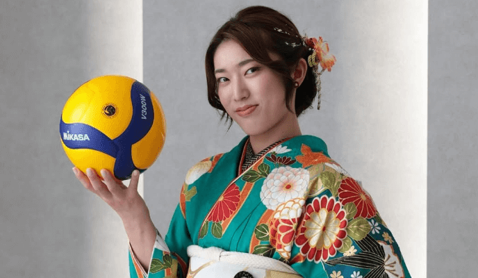 「めちゃ美しい」美女バレーボーラー、ボール持ちの”振袖バースデーショット＆激レア幼少期フォト”を公開！反響続出「ファンになりました」