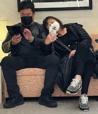 北斗晶夫婦、オールブラックコーデの2ショットを公開🖤孫への贈り物も明かす🎎