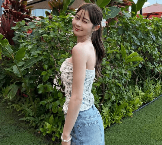 「もう何回惚れればいいの！」国宝級美女優、”ハワイアン・ウインクショット”にファンガチ惚れ！「ポニテ可愛すぎて…馬になります」