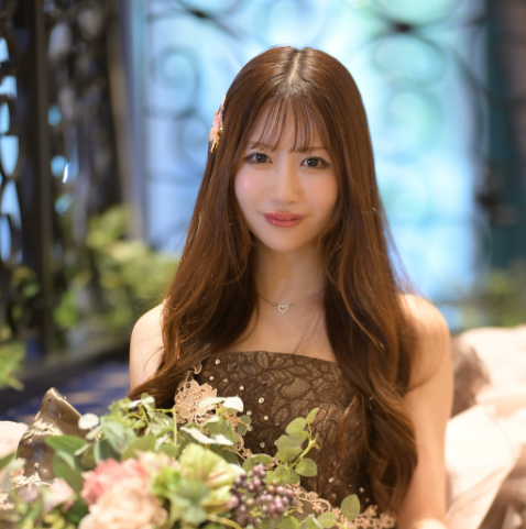 日南まみ、“次元を超えた美しさ”で視線を独占！レース＆ラウンドを彩る圧巻ビジュアルが話題に