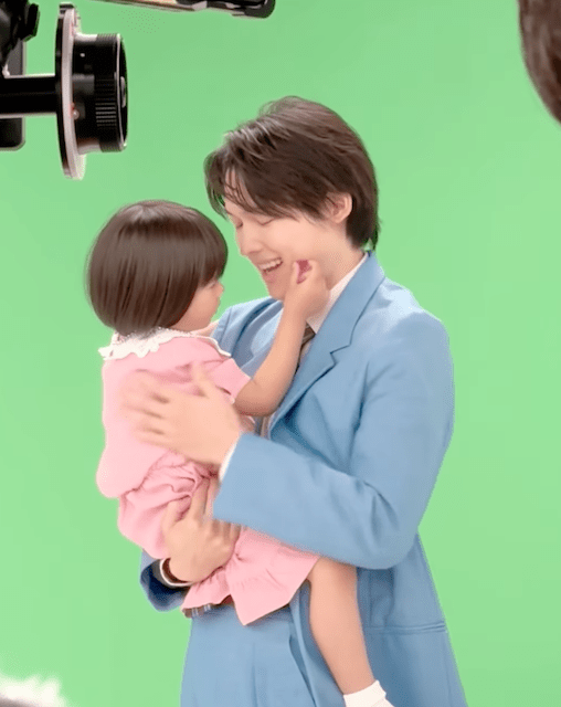 ”まるで親子” 松村北斗のパパ姿にファン悶絶