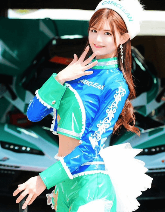 「パンツスタイル良きですね」美女Rクイーン、ふわふわの”フェアリーテイル・ショット”にファンガチ惚れ状態「めちゃめちゃ可愛いぴょん！」