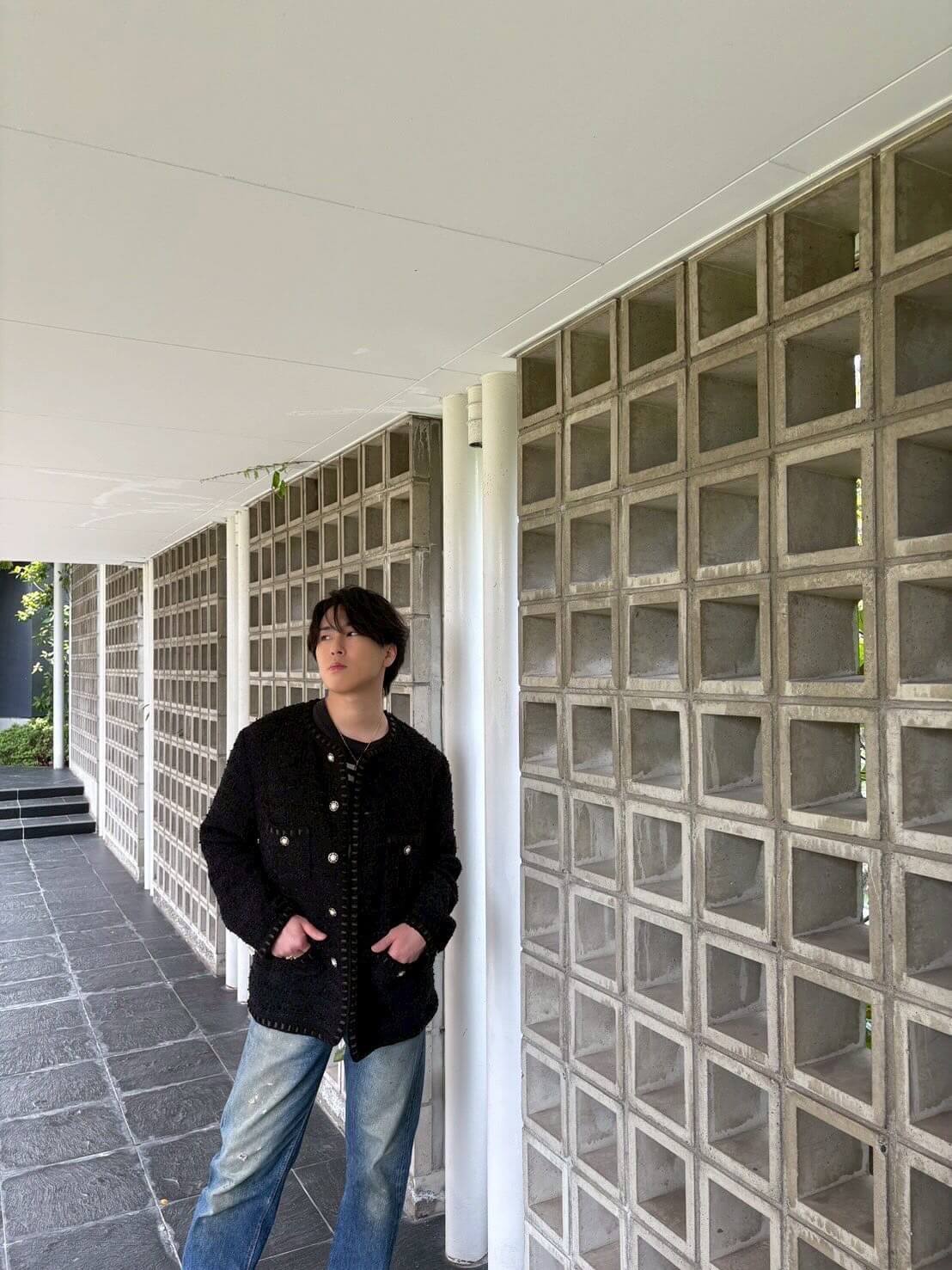 「舘様スゴすぎです」Snow Man・宮舘涼太の私服ショットがオシャレすぎると話題に！