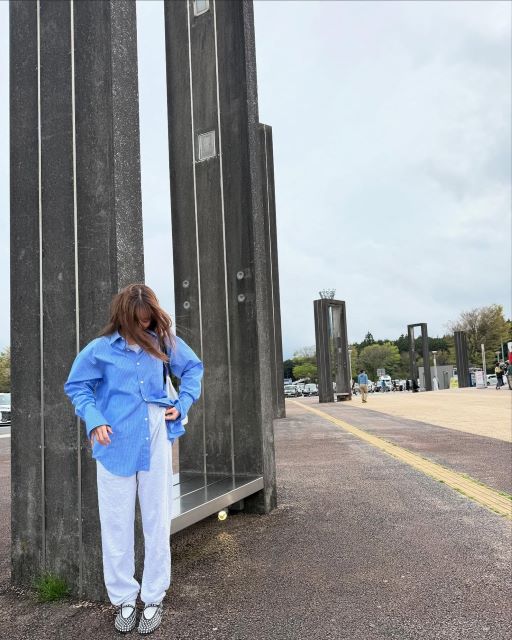 横田真悠、強風の中でもサングラスでクールに。美味しいコーンスープとともに過ごすひととき。