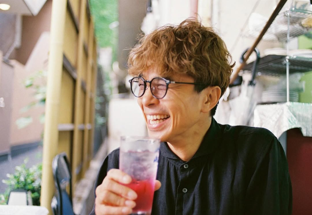 「生まれ育った浅草の、知らない場所を知る。良き時間。」井ノ原快彦、地元の飲み屋で素敵すぎるスマイル！