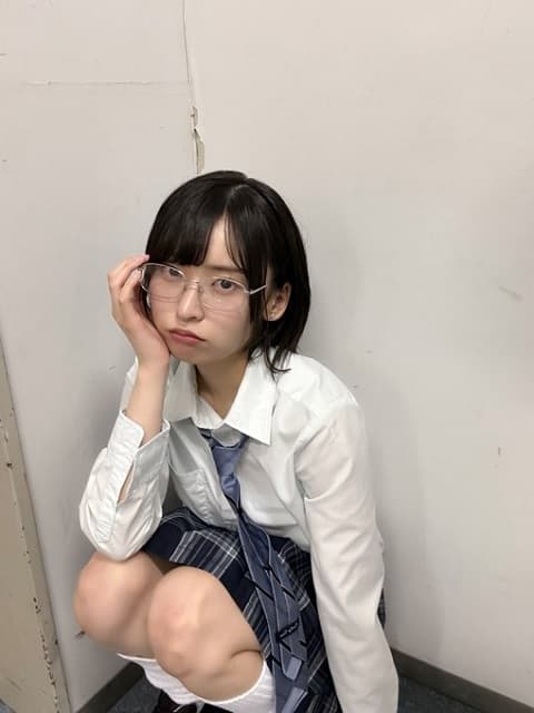 「〇〇が楽になりました。」AKB48メンバーが可愛すぎるショートヘア×メガネ姿を投稿