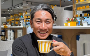 前園真聖、韓国のACQUA DI PARMAカフェでリラックスタイム