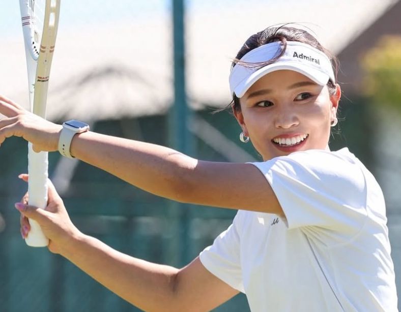 宇野真彩、新作ウェアで笑顔のテニス日和を満喫「最高の1日」をシェア