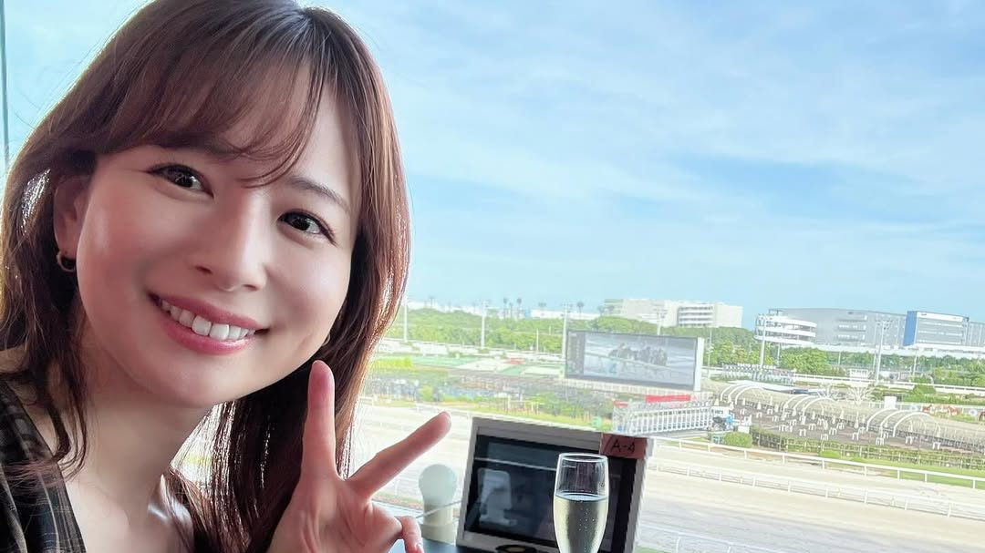 皆藤愛子、1ヶ月ぶりに大好きな大井競馬場を訪問♡