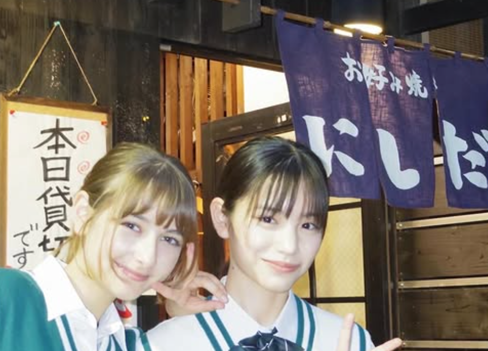 制服姿が眩しい！「ちはやふる」出演の若手女優、オフショットで魅了