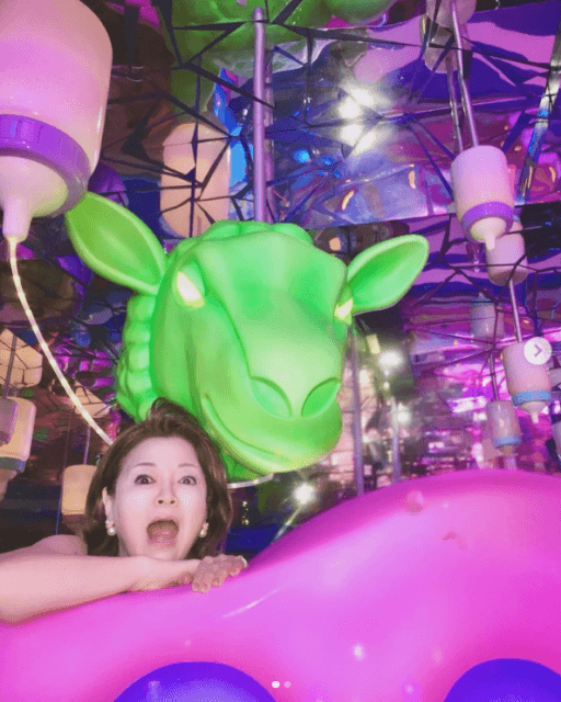 「ソックリ過ぎるw」浜崎あゆみ、自身に激似＆美魔女な母親の写真を大公開！