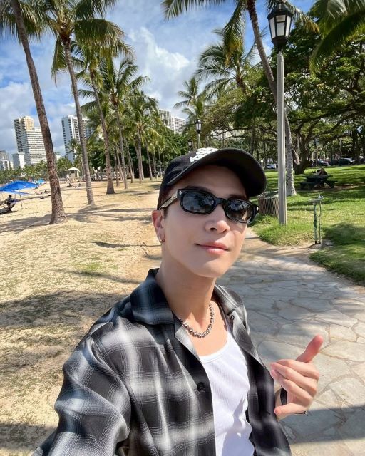 岩田剛典、楽園ハワイで完全解放。眩しすぎる素顔に心奪われる