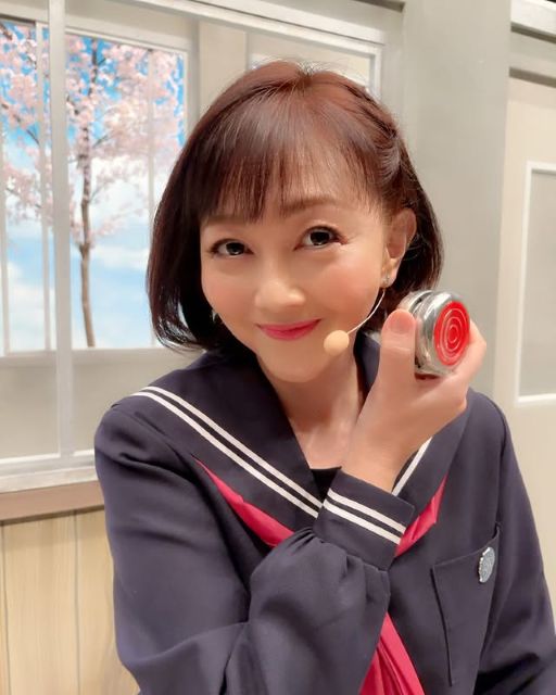 「三代目スケバン刑事復活！！」浅香唯、ヨーヨー構える姿にファン歓喜！