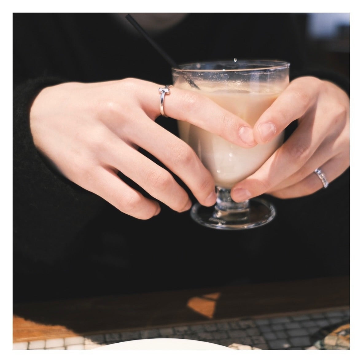 SexyZone・松島聡の最新ショットが”薬指に指輪”で話題