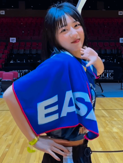 「ウインクめちゃ可愛い」バスケ美女子、コート内でフェロモン漂うダンスムービーを見せファン総釘付け！「バスケも出来て美人とか最高やん」