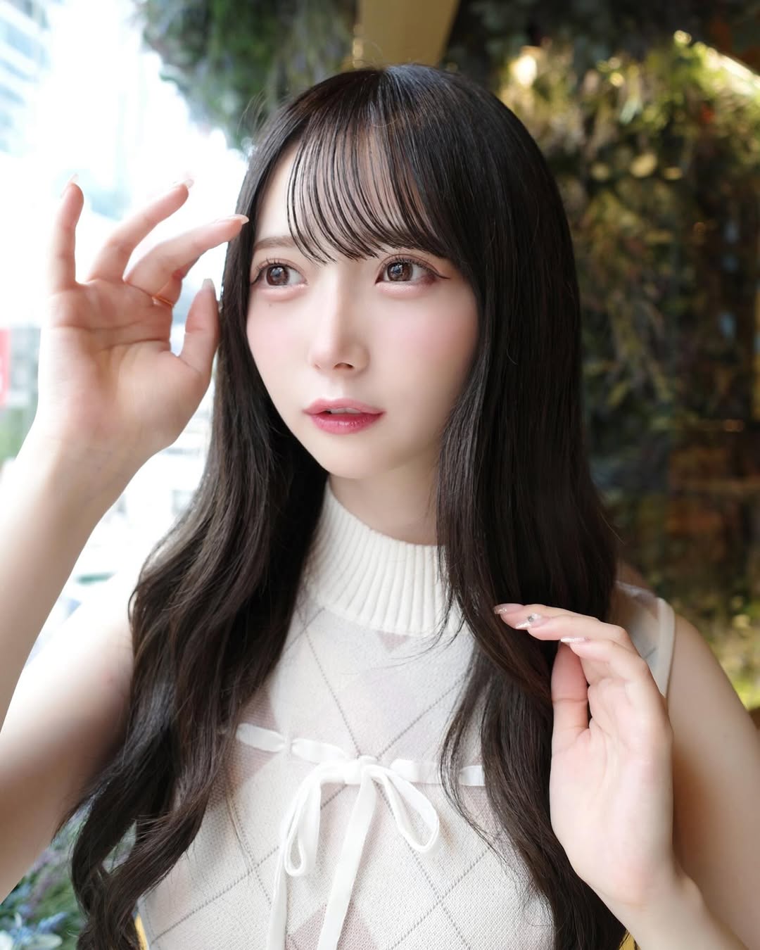 ≠MEのあのメンバーがいつもよりお姉さんショットを公開！「えー透き通ってる」「もはや発光してるでしょ」