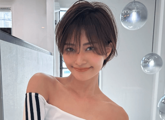 「麗しすぎてもうだめかもしれない」人気モデル、美デコルテラインあらわなスポーティーショットが見目麗しいとファン魅了！