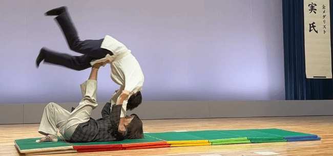 「たくさん笑わせてもらいました」市長を巴投げ！？美女柔道選手、イベントで魅せた”ハリキリ・ショット”に反響続々「投げられたい」