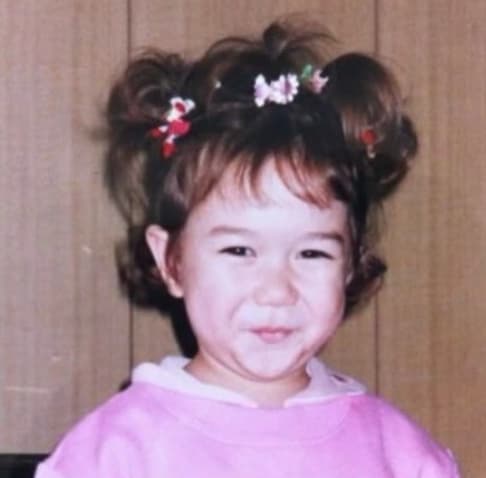 村重杏奈、27歳の誕生日に披露した幼少期ショットにファン笑いと祝福の声で溢れかる！？