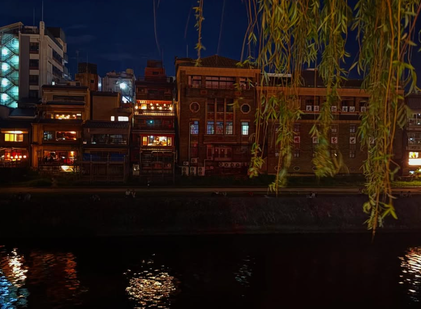 京都祇園の夜にほっこり＆爆笑！ヒコロヒーが見せた大人の遊び心