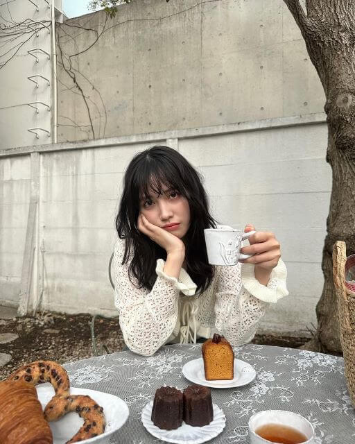 松田るかの“春が待ち遠しい”表情にキュン。癒しのカフェショット