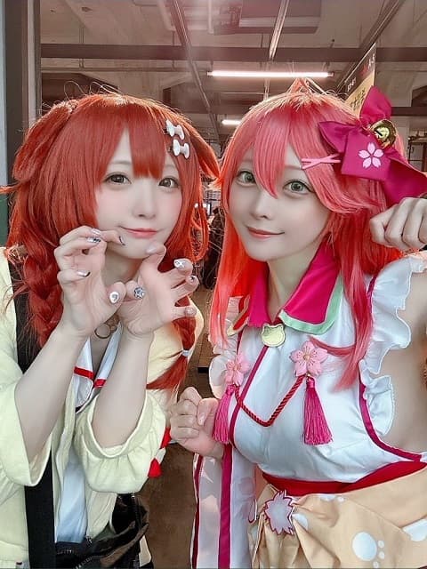 宮本彩希がコスプレイヤー仲間と”ホロライブ”VTuberコスでの2ショットを公開！可愛すぎると話題に
