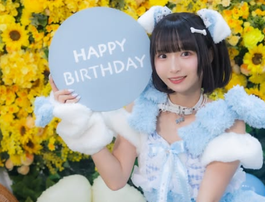 「わんちゃん衣装も超絶可愛い」美女アイドルの誕生日報告！”エモエモ・コスショット”にファン歓喜＆祝福も続々