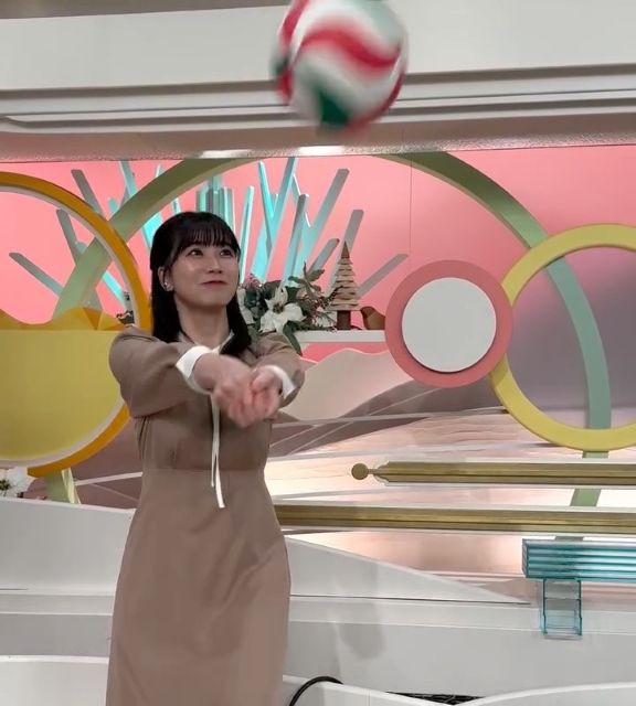 カンテレ田中友梨奈アナ、上手くいって自分でも驚き？な「ナイスレシーブ！」ムービーが可愛すぎると話題！