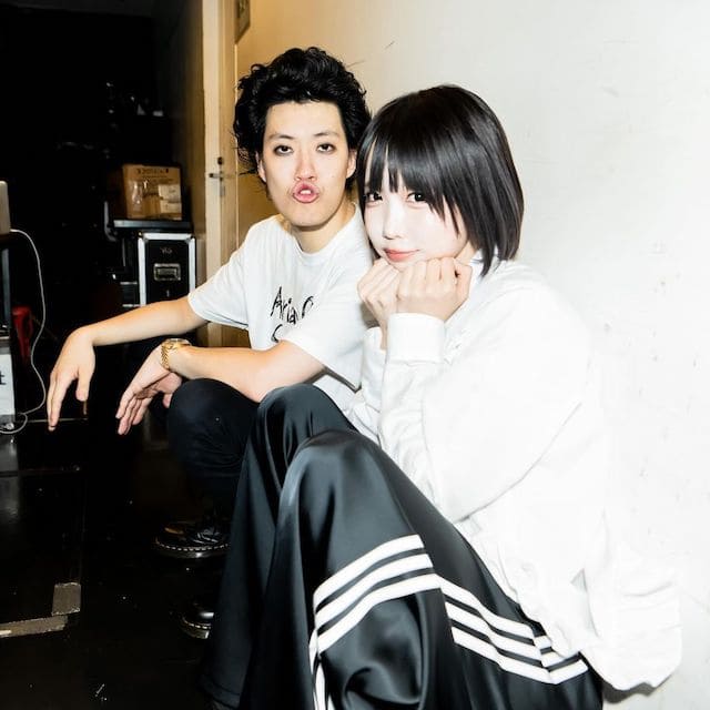 あのちゃんライブのオフショットを公開！あのちゃんの相棒はやっぱりこの人