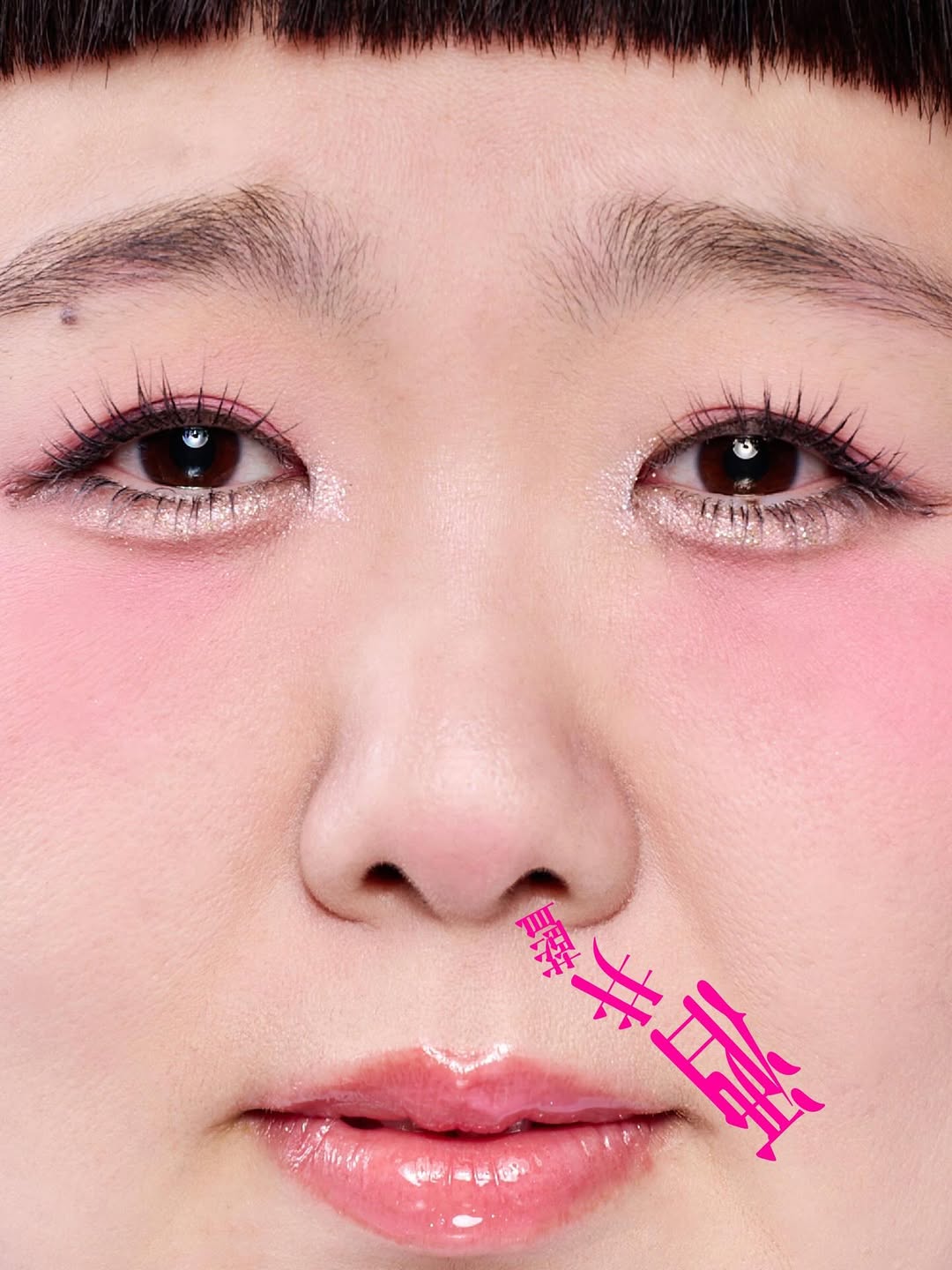 酒井藍が“吉本新喜劇総選挙”の開始を報告！超アップ顔面ショットで本気度をアピール！？