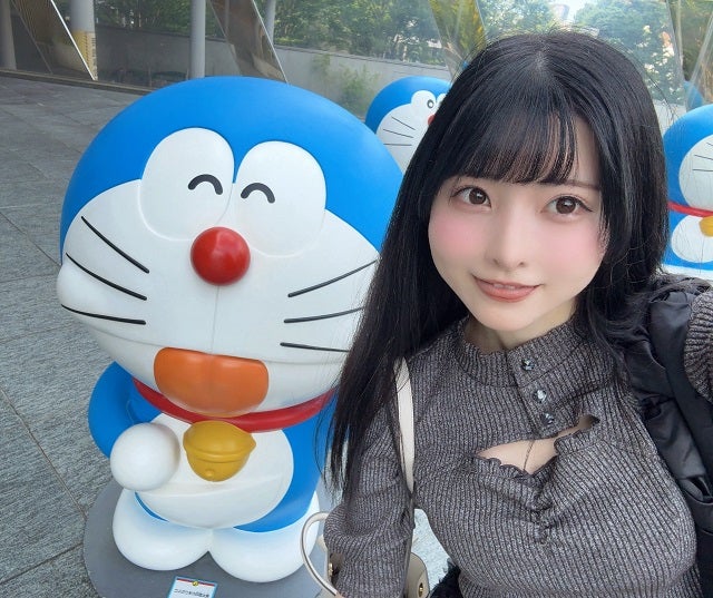 可愛すぎる共演!?あの人気アイドルがドラえもんとのお揃い