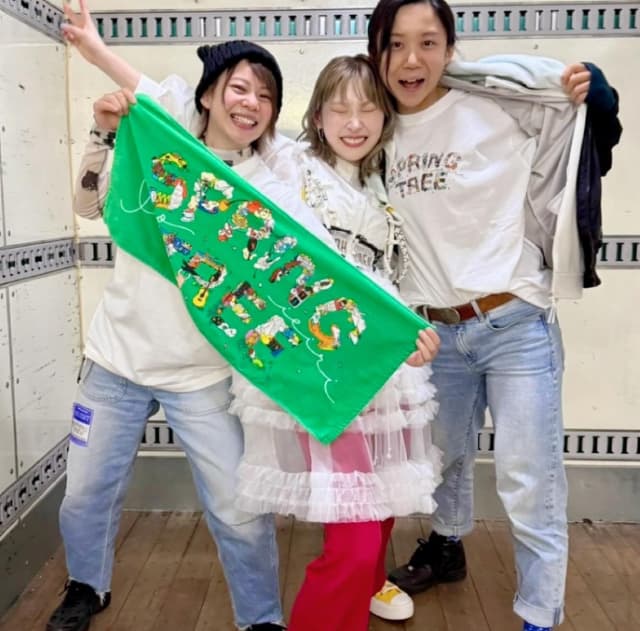 家入レオがあの姉妹とパシャリ「素敵な夜でした」