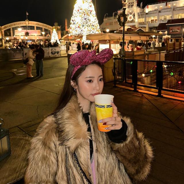 中町綾が念願のディズニービールを堪能！「大人になったなぁ🙄」としみじみ...