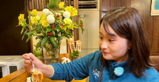 篠原梨菜、早朝グルメで浅草の名物スパゲッティグラタンを紹介「抜群の相性！」