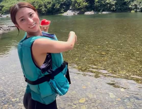 美女ヨガインストラクターが魅せる”私の楽しい夏休み・リバームービー”！プカプカ浮かび＆花火ムービーも披露