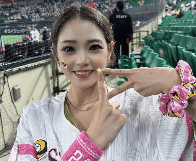 「最高に感動した日！」野球美女子、PayPayドームで試合観戦！観客席でのユニ姿＆ムービーを公開