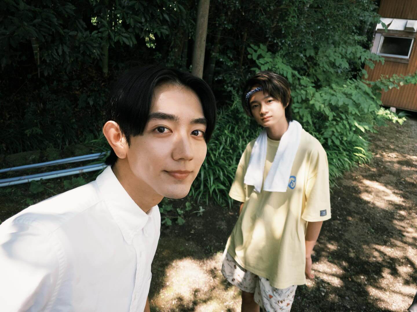 人気若手俳優の”あの人”が撮影現場でのオフショット公開！