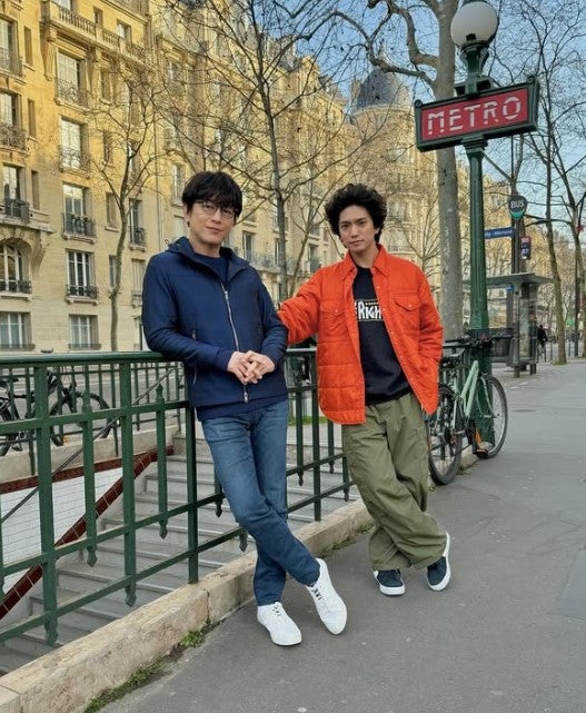 「正門のパーマかわいすぎる」絶賛公開中の『グランメゾンパリ』豪華オフショットが話題