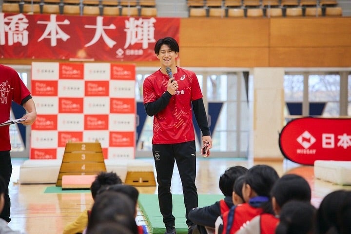 橋本大輝が体操教室に登場　子どもたちの前で直接指導する様子に注目