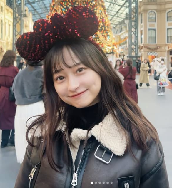 正体不明の人物とディズニー！？女優 影山優佳、カチューシャが可愛すぎ注意！