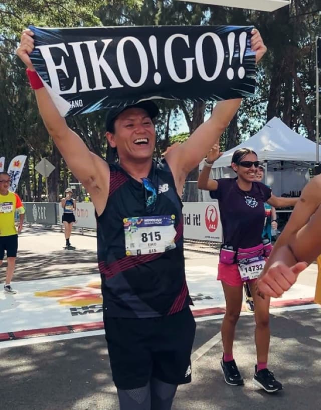 狩野英孝がホノルルマラソンを完走！「さすがエイコー！！」などどファン歓喜