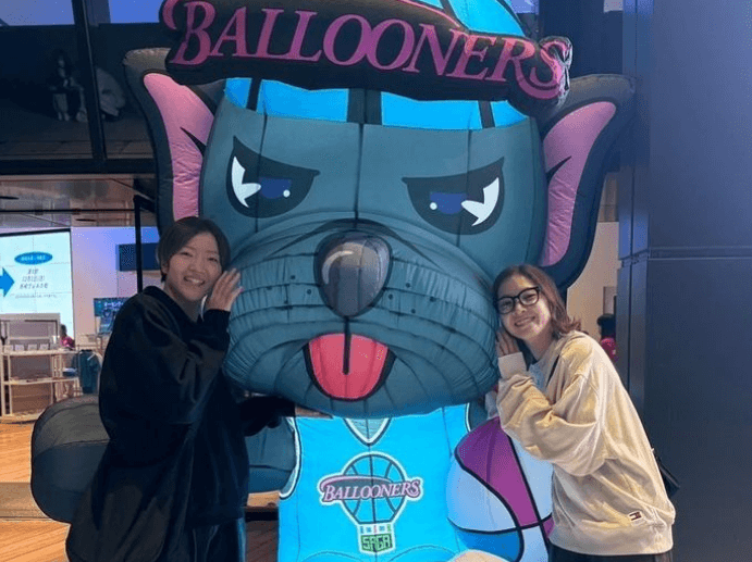 「メガネ可愛い！」美女バレー選手・中島咲愛、佐賀バルーナーズ(バスケ)試合観戦！美麗ショットにファン歓喜