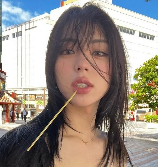 「あまりにも美人すぎる😍」美人ジェンダーレスモデルのオフショットにファン悶絶