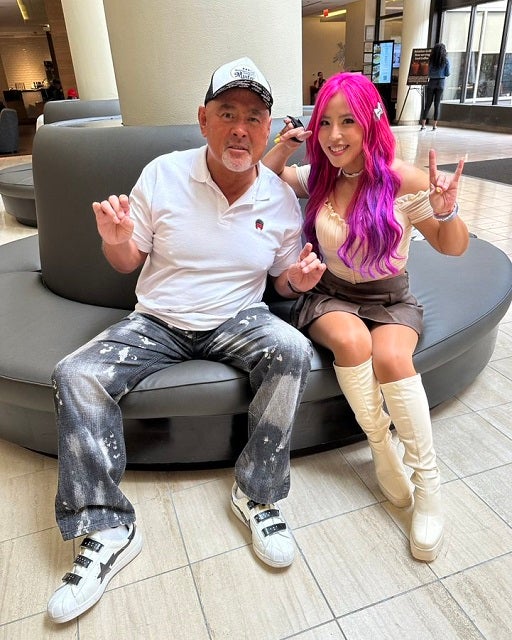 「これから頑張ってね！」武藤敬司がアメリカの美女プロレスラーにエール！レアな2ショットに反響