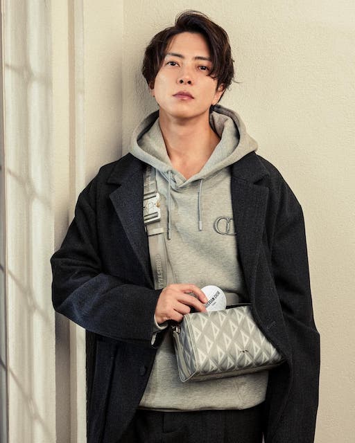 「何を持ってもお似合い💜」山Pとdiorの相性が良すぎる？！