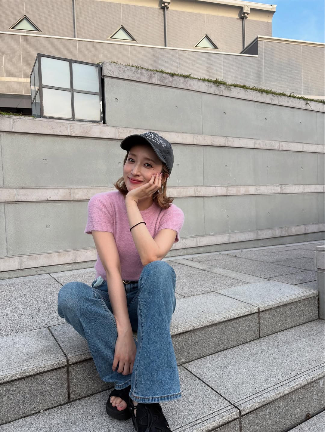 女優・梅田彩佳、大好きなピンク色の私服での写真を公開！「めっちゃ可愛い」