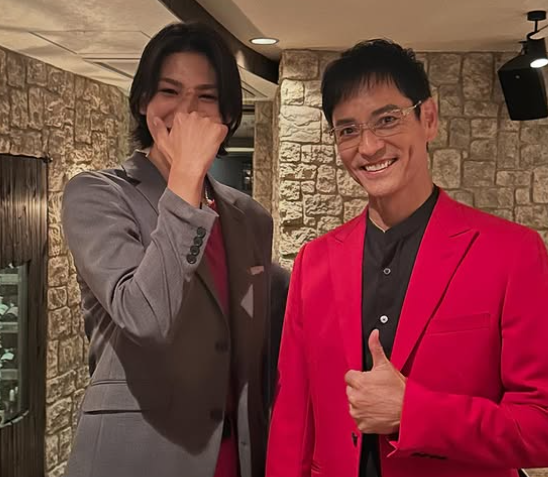 袖が…笑！沢村一樹×ラウールのジャケット交換2ショットに反響