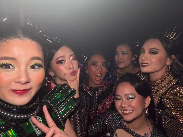 鈴木愛理が出演者とのキラキラ集合写真を公開！「毎公演が宝物！！！！」