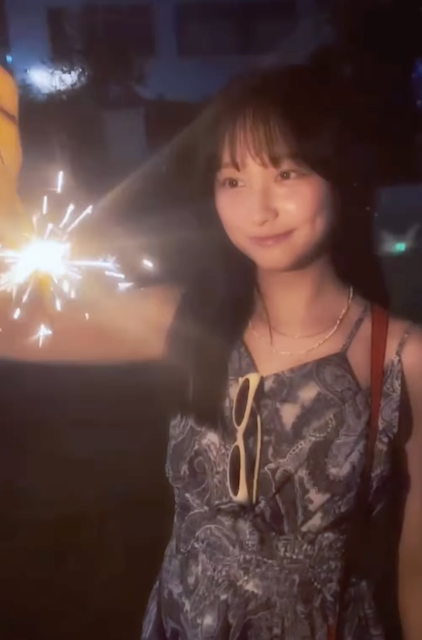 夏の終わりを惜しむ瞬間！影山優佳、“最後の最後の花火”を楽しむ